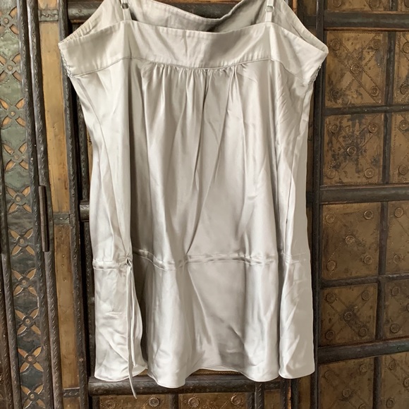 Express Silk top Sz. M in silver w/sequin detail - Picture 7 of 9